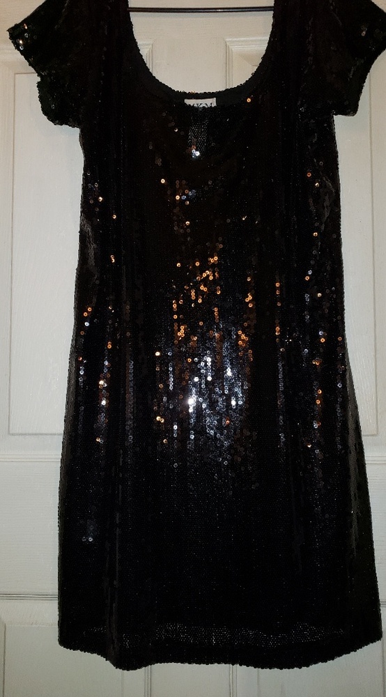 Black Scoop neck Sequin (Petite) Knee Length Dress